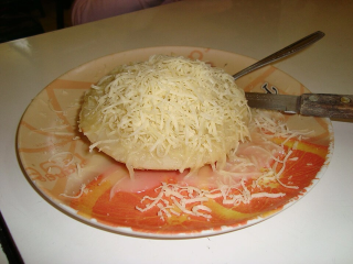 Kue Serabi Topping Keju Mozzarella Inovasi yang Unik