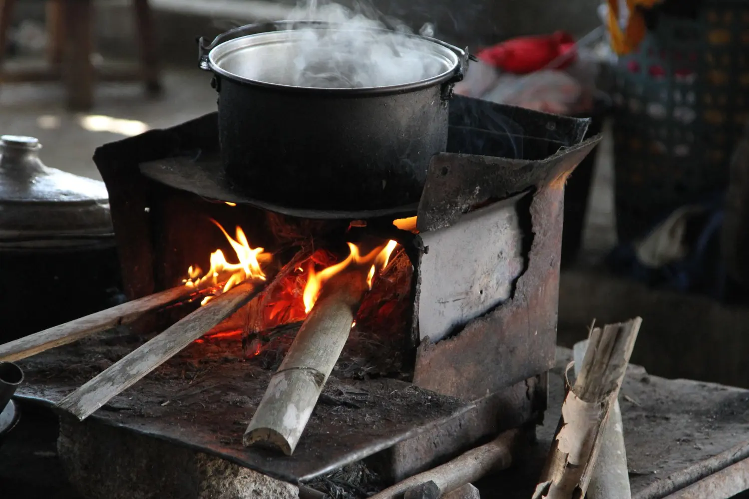 Memasak Sehat dengan Tungku Kayu: Tradisi yang Tetap Relevan di Era Modern