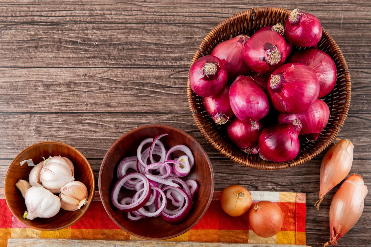 Strategi Menyimpan Bawang Merah dan Bawang Putih Agar Tahan Lama