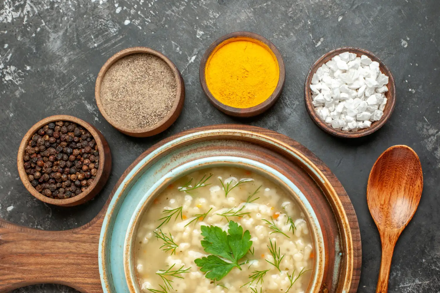 Sup Bening Anti-Mual dengan Campuran Rempah Tradisional