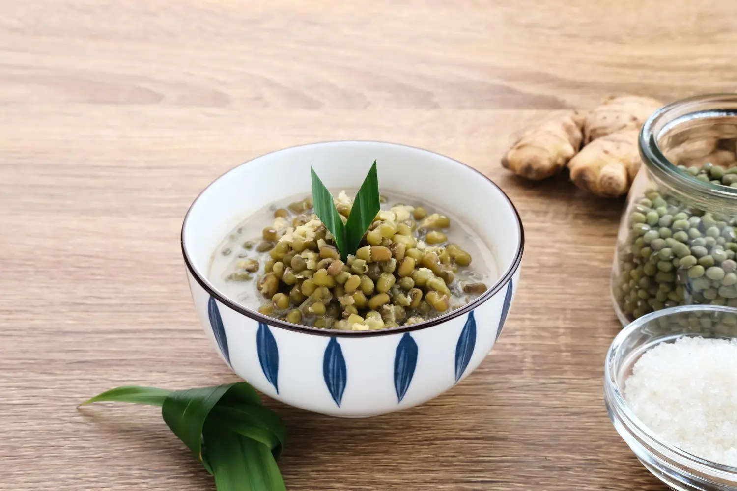 Sup Kacang Hijau dengan Rempah Segar Hangat dan Bergizi