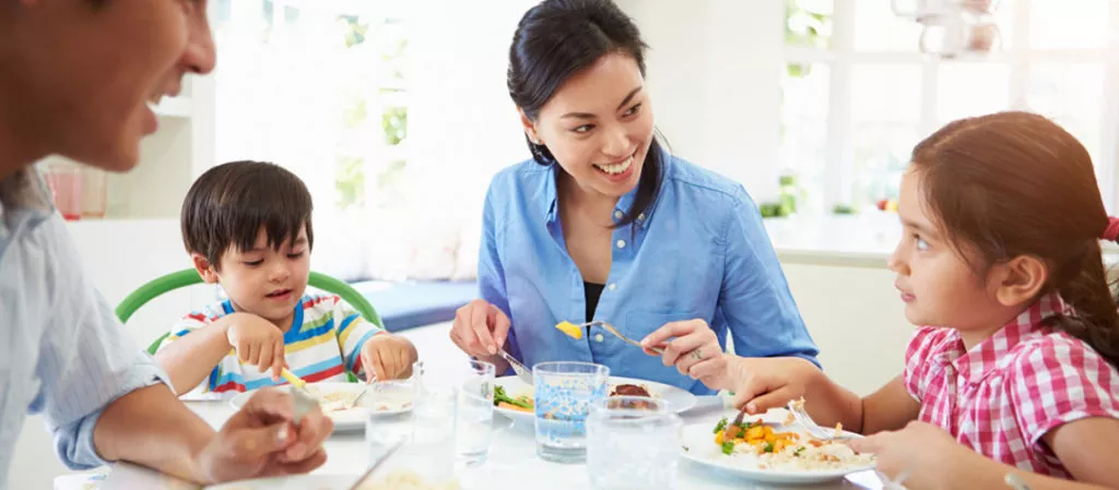 3 Tips Ajarkan Anak untuk Makan Sehat