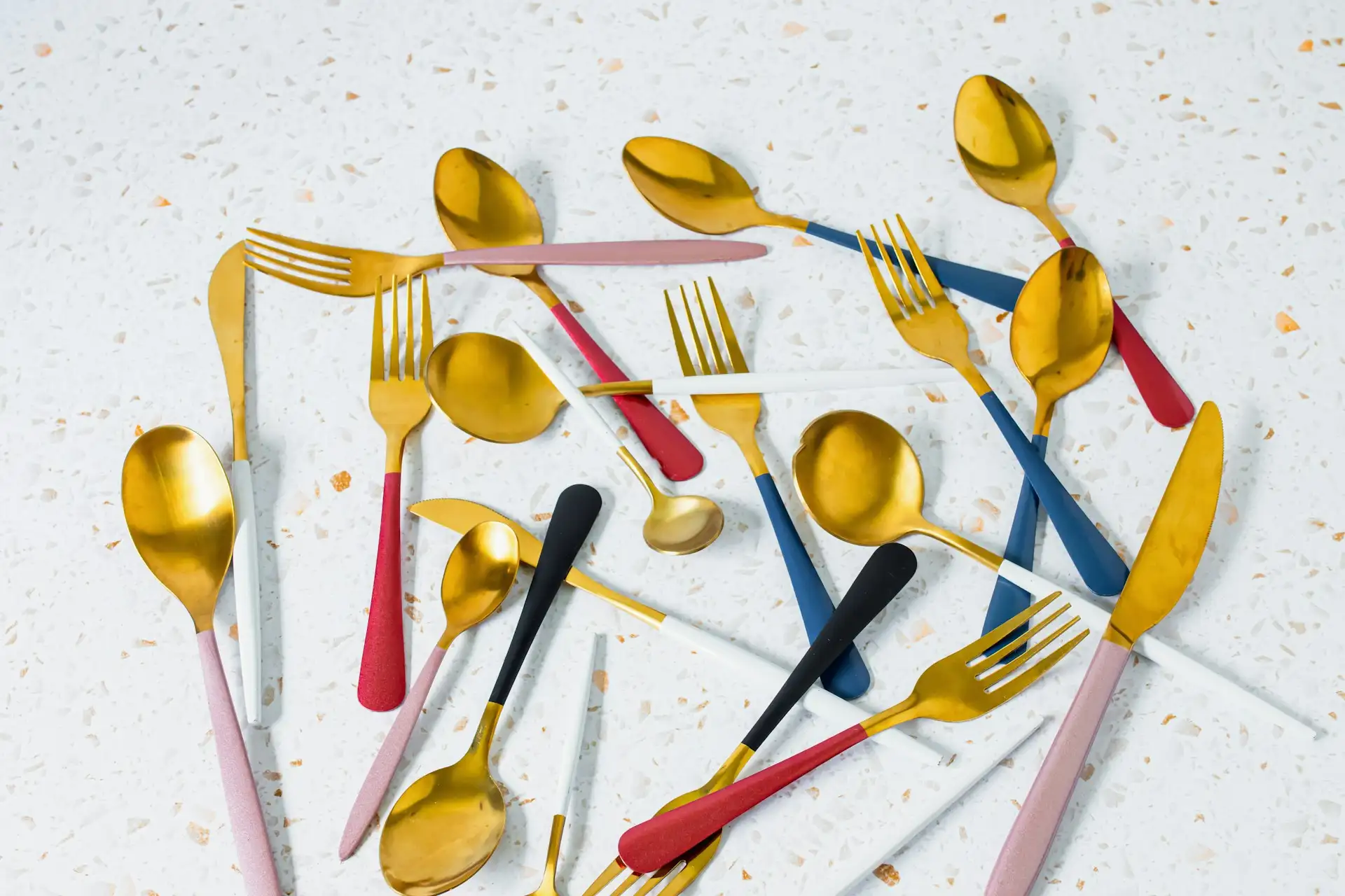 Mengapa Warna Peralatan Makan Bisa Memengaruhi Selera Makan Anak?