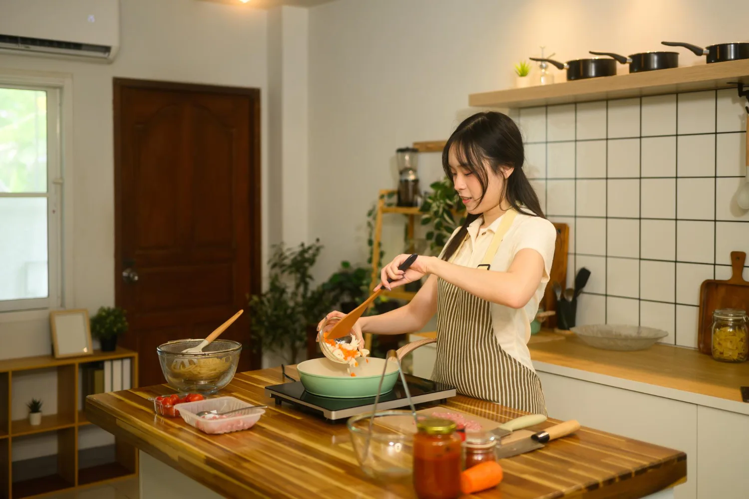 Bagaimana Warna Peralatan Masak Mempengaruhi Motivasi Memasak