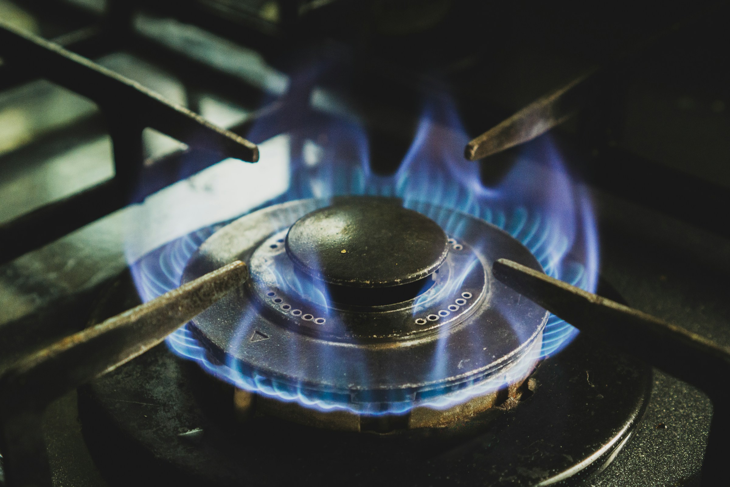Trik Mengatur Suhu Api Saat Memasak Menggunakan Minyak Goreng