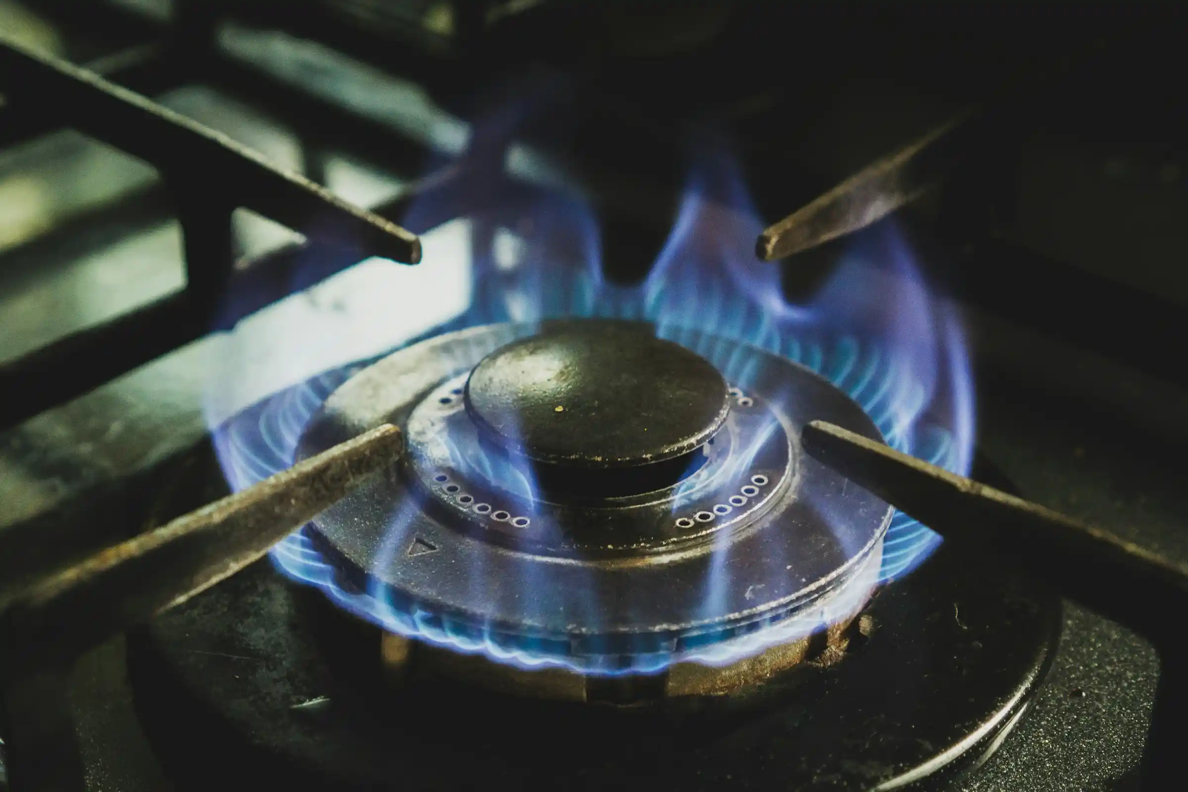 Trik Mengatur Suhu Api Saat Memasak Menggunakan Minyak Goreng