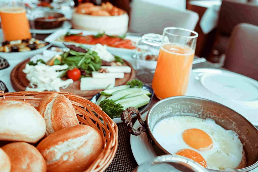 Membuat Menu Sahur Lebih Atraktif: Kombinasi Warna dan Presentasi yang Menggugah Selera