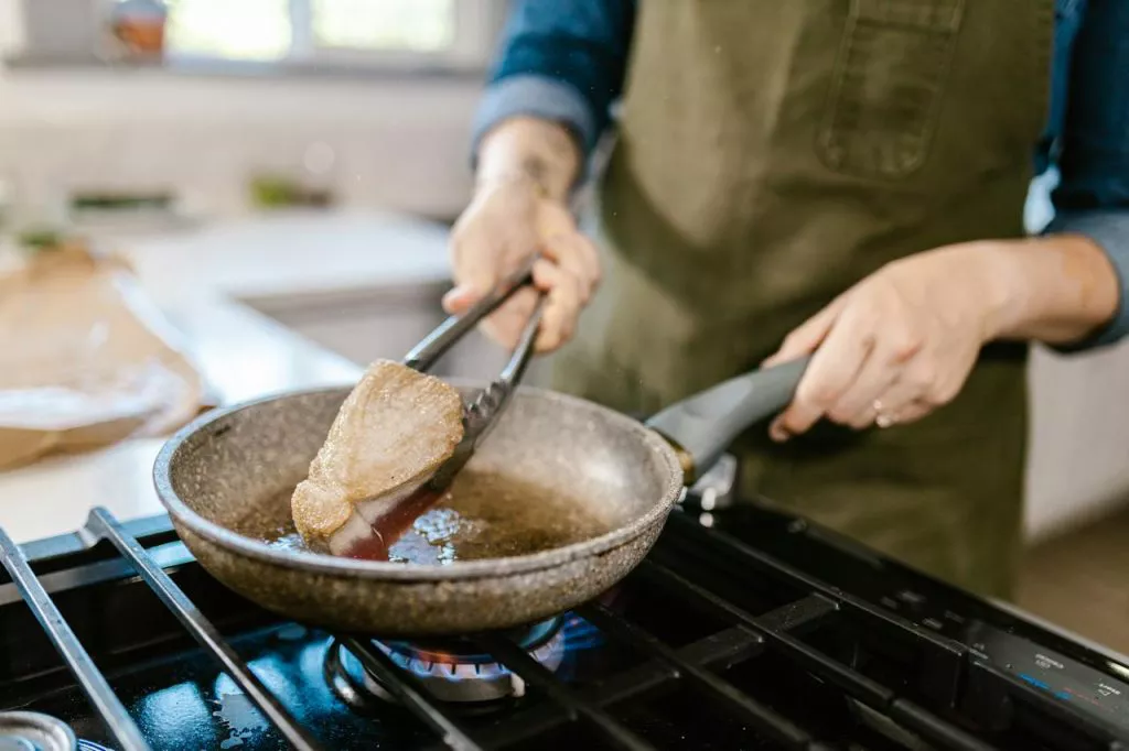 Kreativitas Ibu di Dapur: Resep Spesial dengan Minyak Goreng Pilihan
