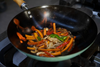 Tips Masak Tanpa Banyak Minyak untuk Keluarga yang Lebih Sehat
