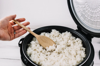 Tips untuk Mencegah Nasi Basi Meski Listrik Padam