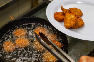 Minyak Goreng Terbaik untuk Penggorengan Sehat dan Rasanya Enak