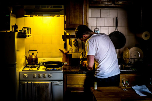 5 Kebiasaan Buruk Saat Masak yang Harus Dihindari cover